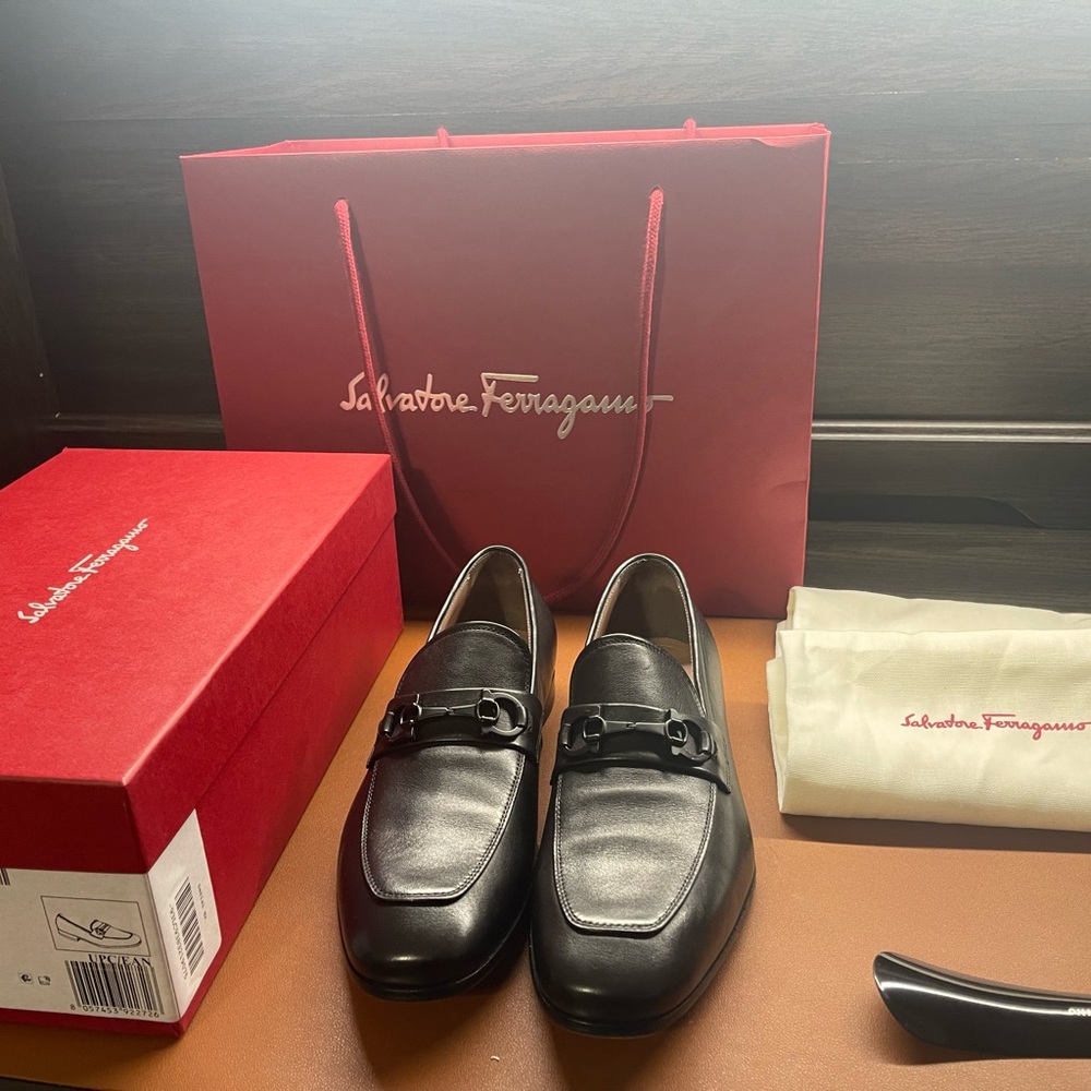 FERRAGAMO | Black Reno Loafer Size 7.5 EE